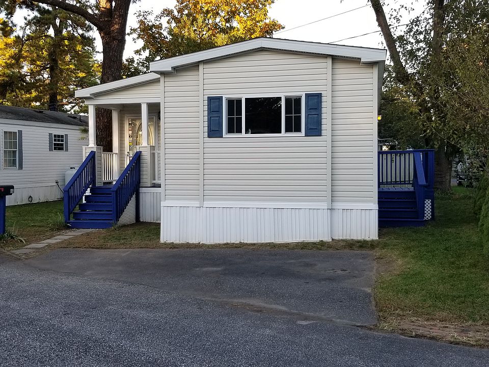1st image of 525 Riverleigh Ave Unit 06