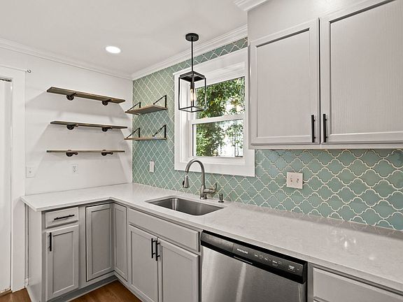 15th image of 12 Hudson St