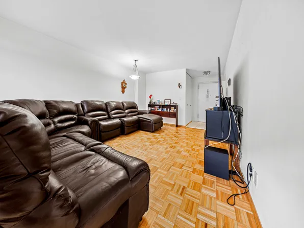 52-30 39th Drive image 3 of 16