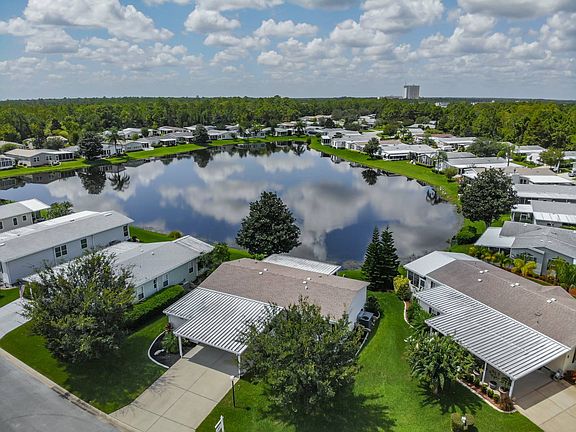 3rd image of 224 Blue Heron Lake Cir