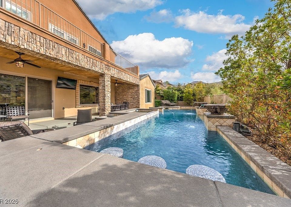 1st image of 35 Stonemark Dr
