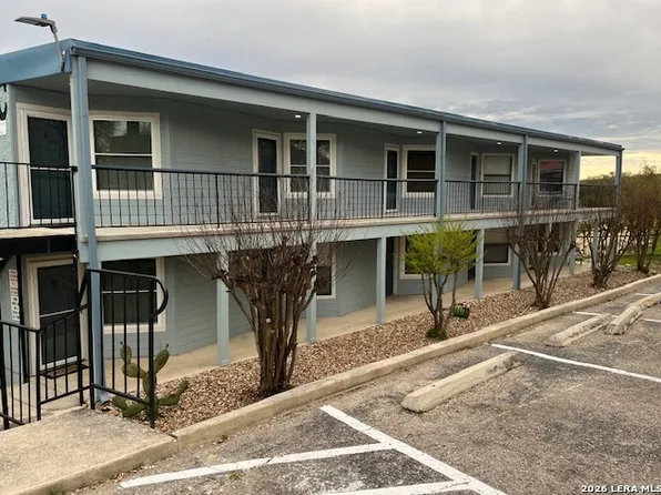 943 Parkview Dr APT C3, Canyon Lake, TX 78133
