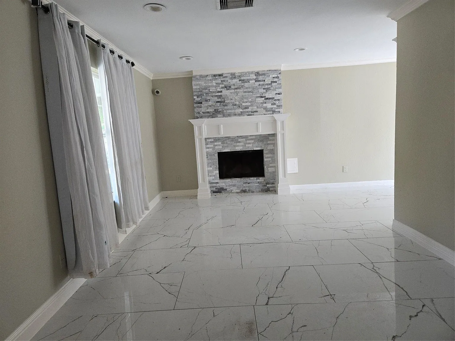 3 bed, 2.5 bath, 1415 sqft, $1,900 — Photo 2