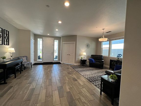 3rd image of 1870 Galleria Dr