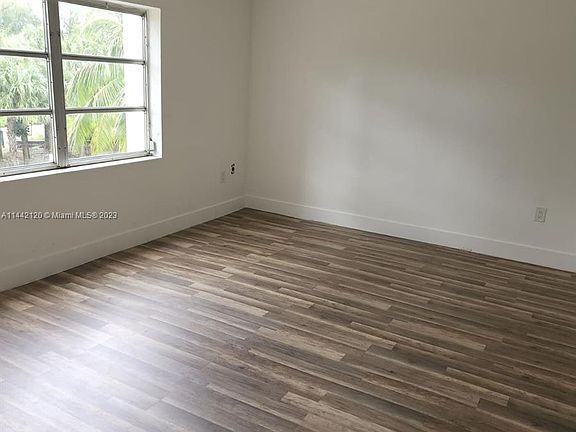 3rd image of 2620 NE 135th St APT 326