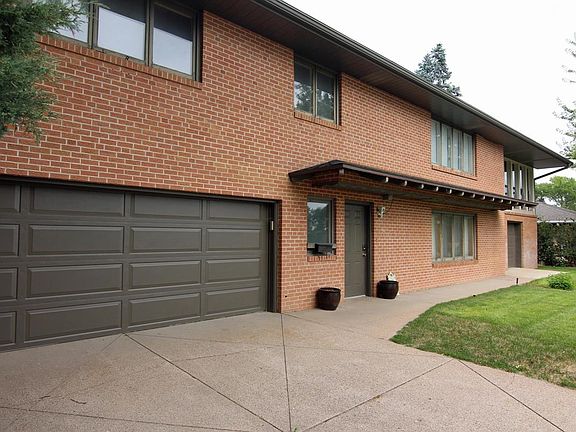 4th image of 315 W 36th St