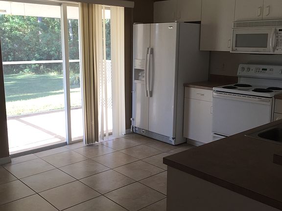 3rd image of 402 Banfield Pl