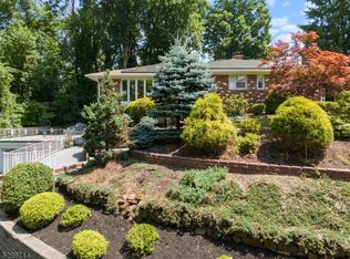 395 Roberts Ln, Scotch Plains, NJ 07076