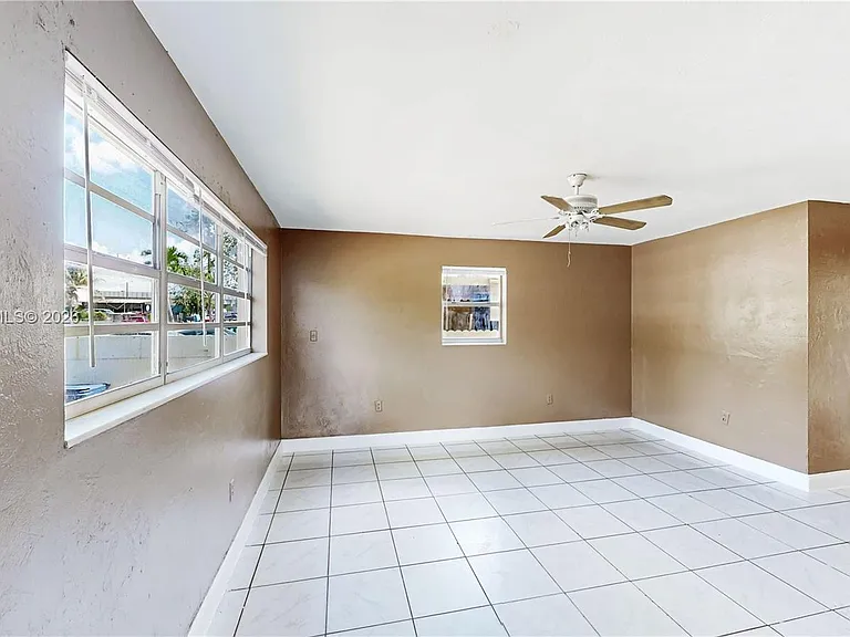 2760 NW 58th St — Photo 5