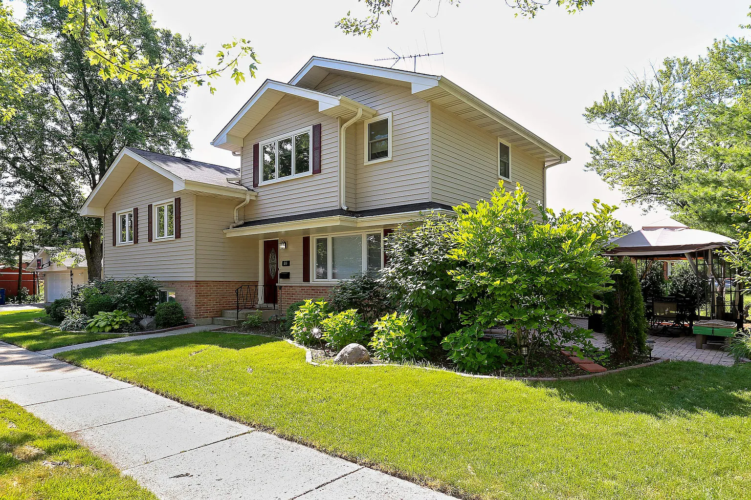 366 W Adams St photo 1