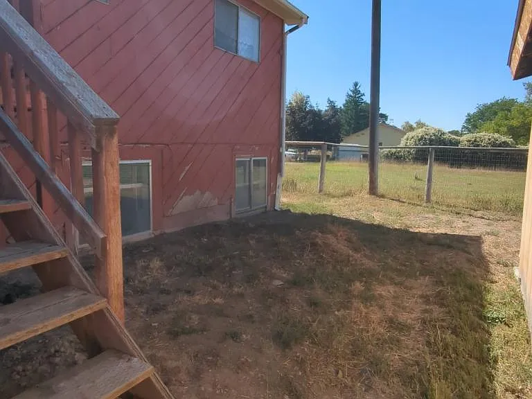 536 Monroe St — Photo 3