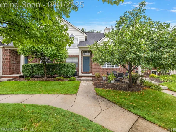 18203 Adri Cir, Commerce Twp, MI 48390