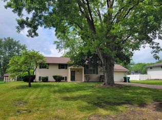 18411 Westover Dr, South Bend, IN 46637