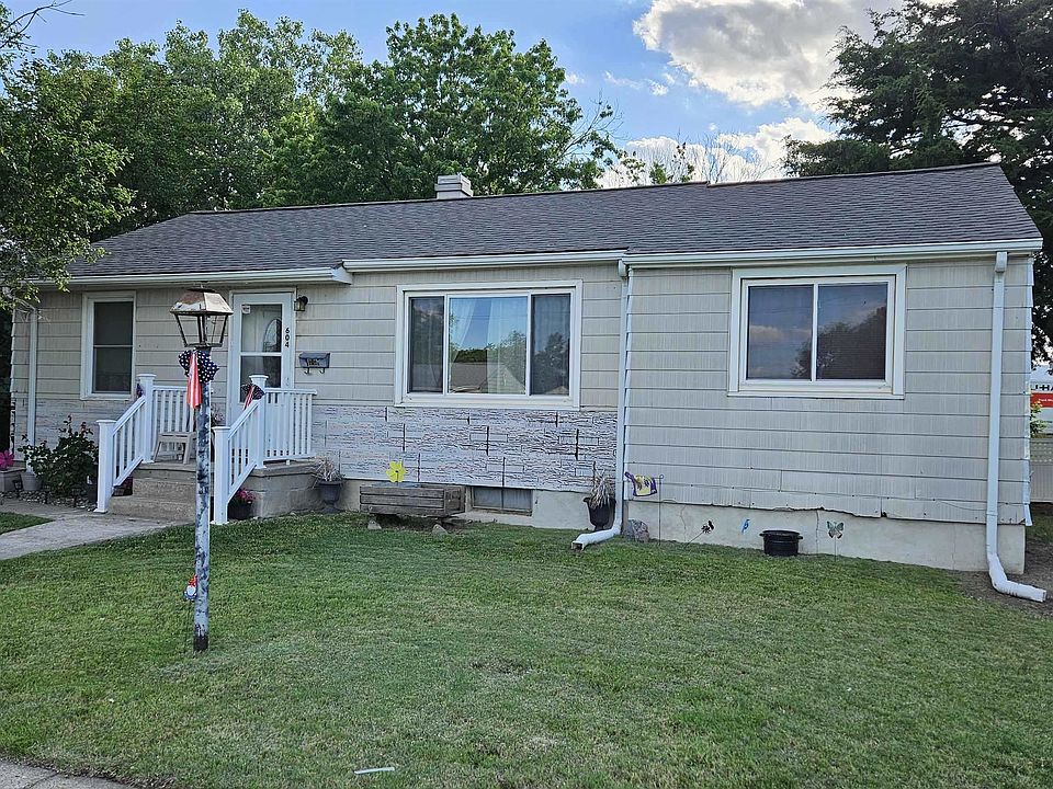 1st image of 604 S Plainville Ave
