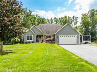 13 Country Creek Ln, Hilton, NY 14468