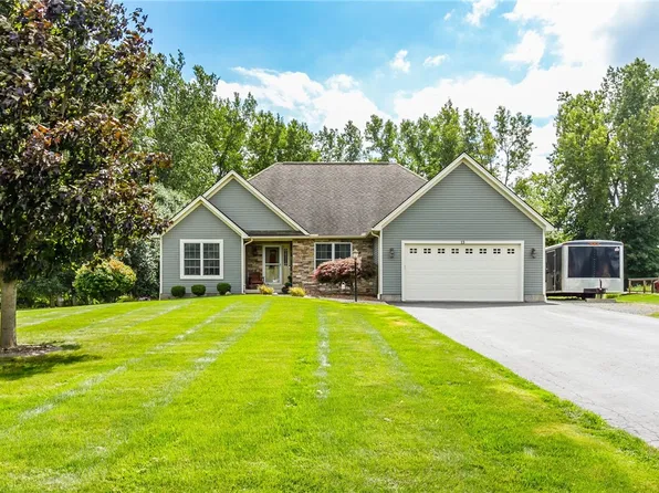 13 Country Creek Ln, Hilton, NY 14468