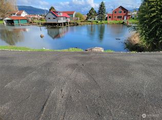 239 N Welcome Slough Rd, Cathlamet, WA 98612