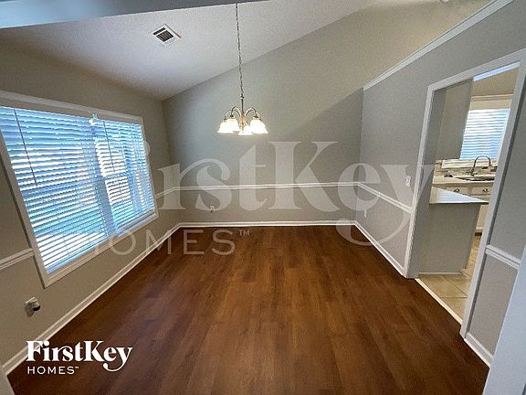 3rd image of 837 Pecan Ridge Cir