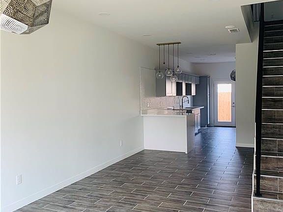2nd image of 811 Santa Lucia Dr