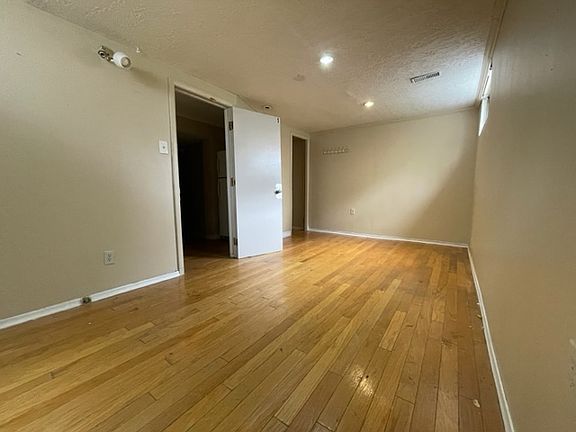 4th image of 331 Spruce St #A