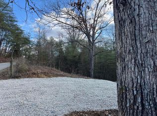 29 Hollertop Rd, Campton, KY 41301