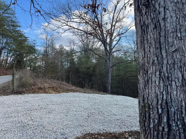 29 Hollertop Rd, Campton, KY 41301