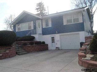 6402 N 39th St, Omaha, NE 68111