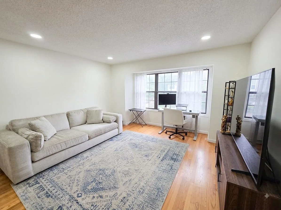 2 bed, 1203 sqft, $2,400 — Photo 2