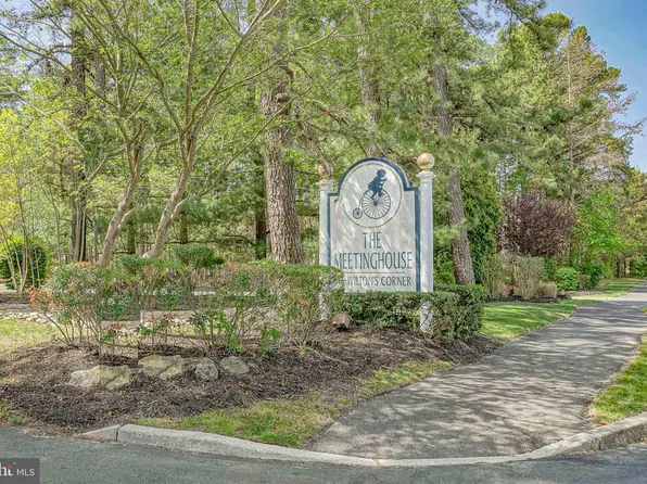 41 Tailor Ln, Sicklerville, NJ 08081