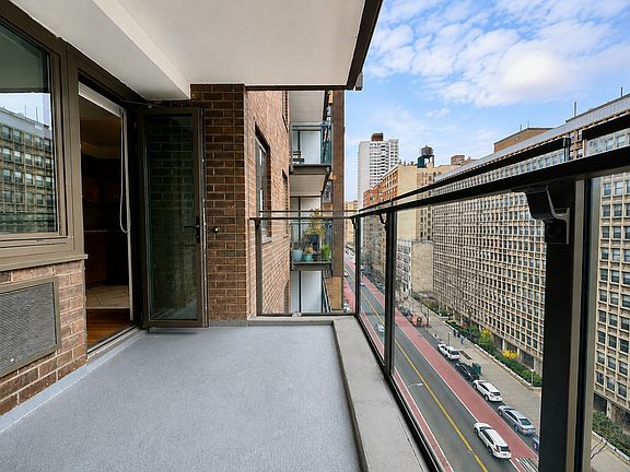 5th image of 135 W 96th St APT 10D