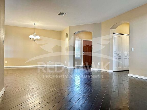4th image of 1090 S Maverick St