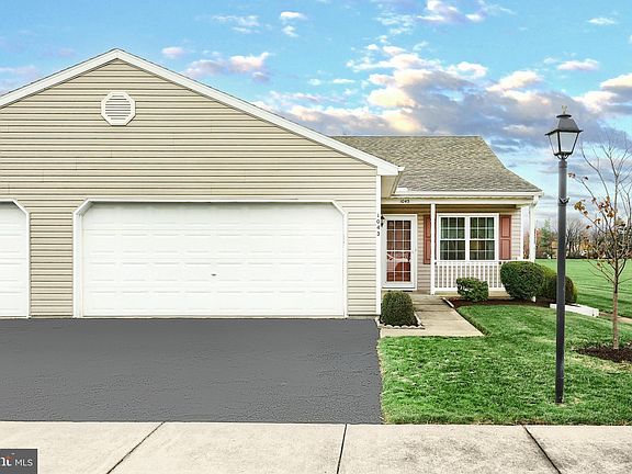 2nd image of 1043 Village Way #1043