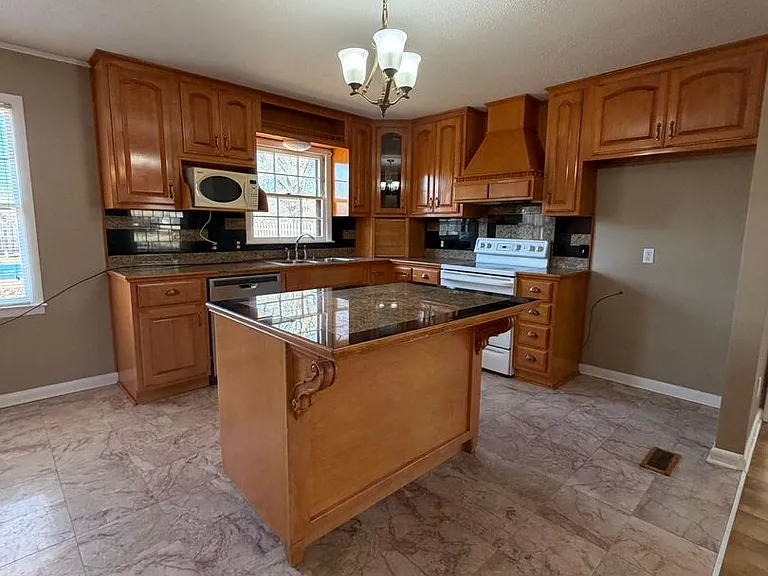 6111 Homestead Rd — Photo 10