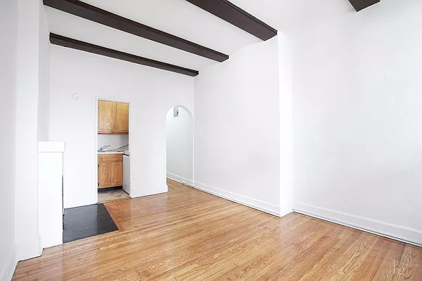 Rented by Hecht Group | media 8