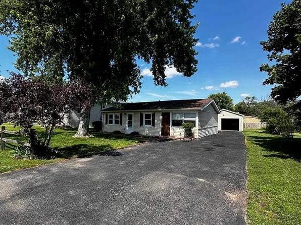 920 5th St, Colona, IL 61241