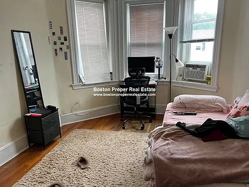 895 Huntington Ave Photo 1