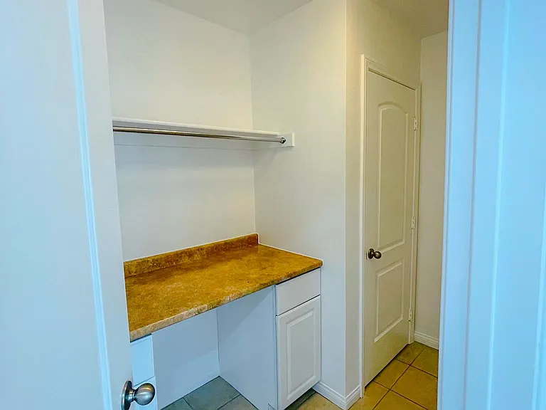 1922 Kelly Ave #2 — Photo 21