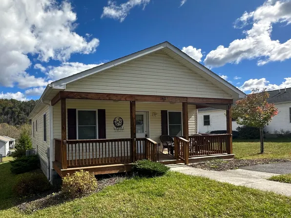 142 Garnett Way, White Sulphur Springs, WV 24986