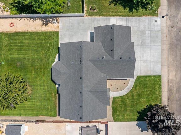 4th image of 2800 E Ohio Ave