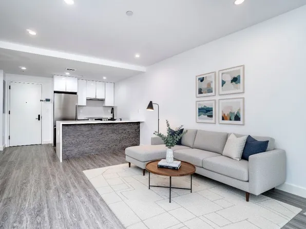 46-40 Vernon Boulevard image 3 of 14