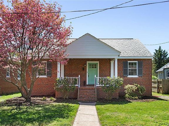 3rd image of 1811 Maple Shade Ln