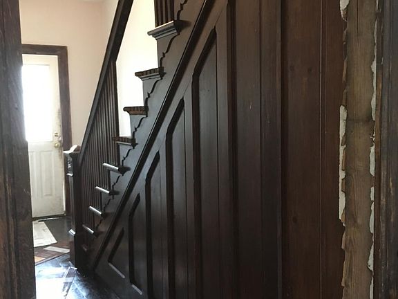 Foyer w/ beautiful woodwork