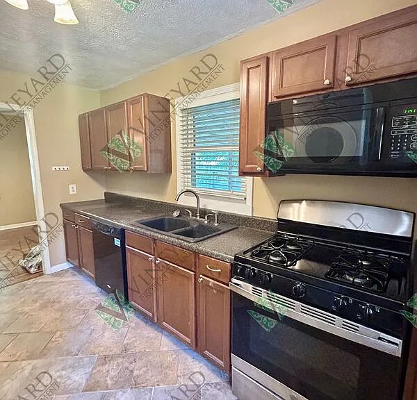 4306 Hillcrest Dr — Photo 8