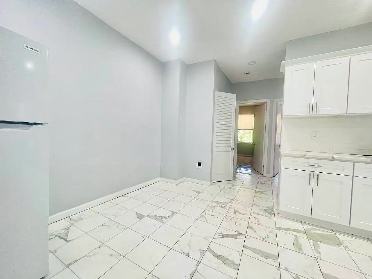 2 bed, 700 sqft, $2,400 — Photo 2