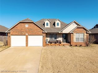 2002 Sitka Ln, Barling, AR 72923