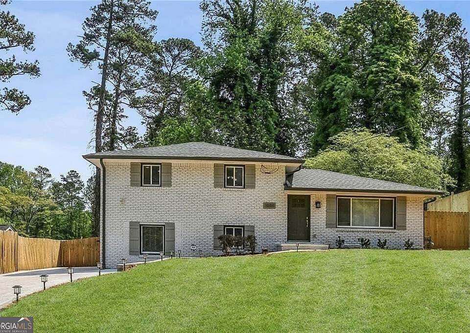1st image of 1888 La Mesa Ln