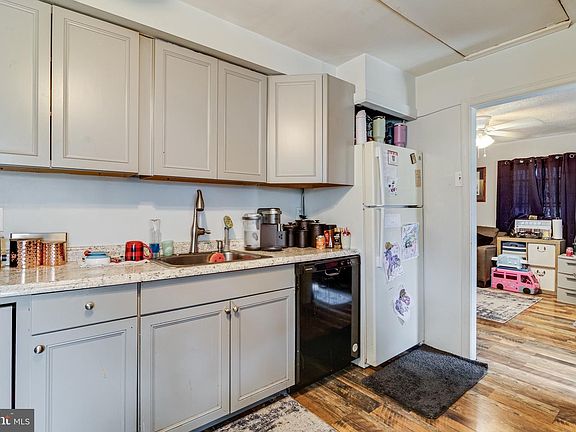 2nd image of 34 Cypress Pl