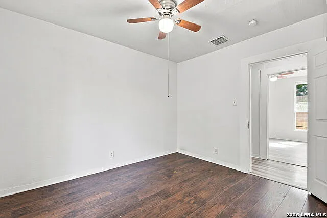 262 E Southcross Blvd — Photo 14
