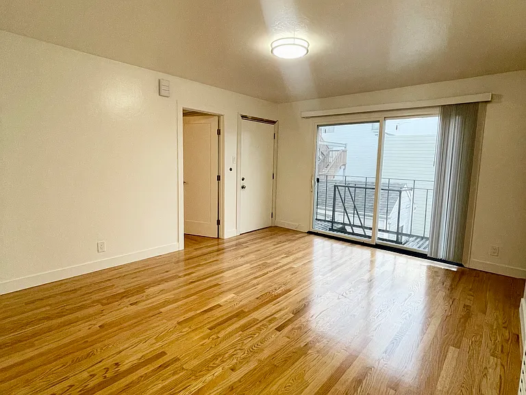 1730 Filbert St #204 — Photo 3