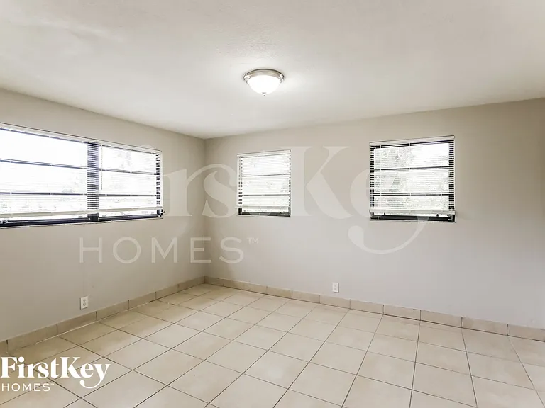 3427 NW 37th St — Photo 14